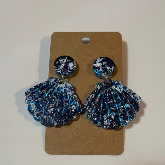 Handmade epoxy resin seashell earrings - chunky blue and white mixed glitter - Picture 1 of 4